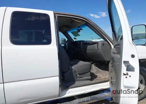 2003 Chevrolet Silverado 1500 z USA, uszkodzony, nr VIN 1GCEK19V63E360627